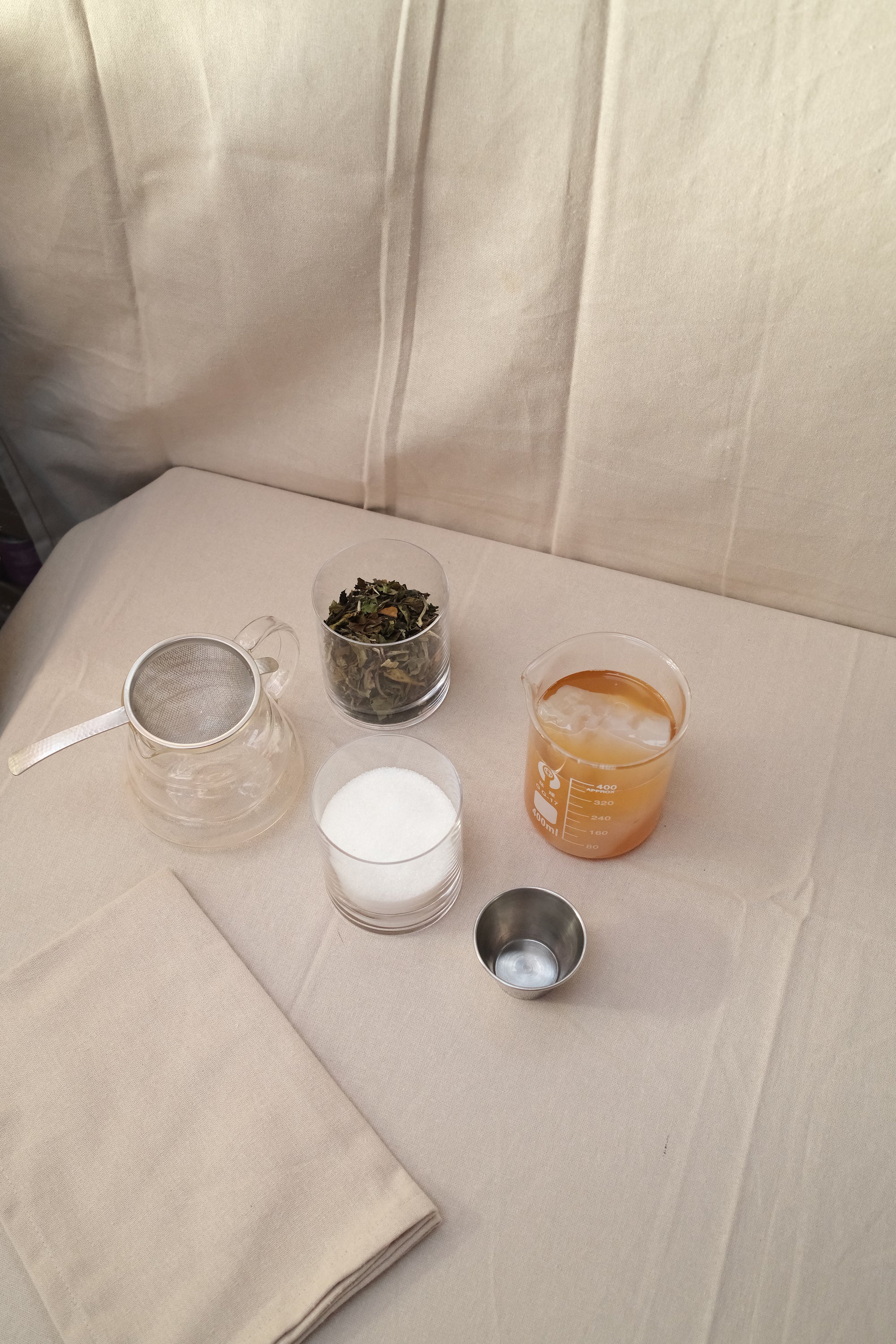 Vi har sammensæt ingredienserne du skal bruge til brygning af Kombucha 